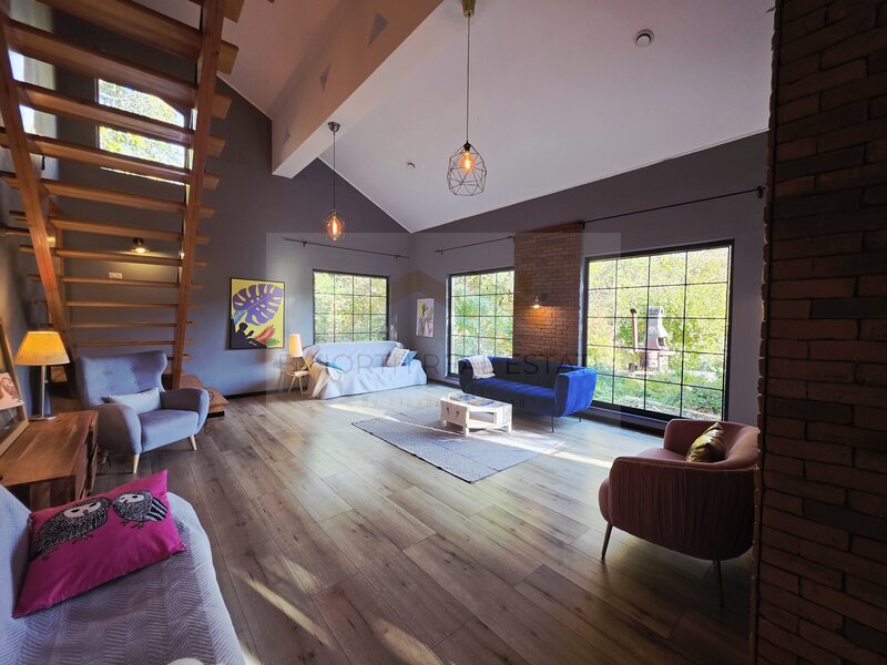 Resedinta exclusivista cu deschidere la Lacul Scrovistea.