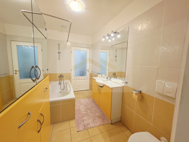 Resedinta exclusivista cu deschidere la Lacul Scrovistea.