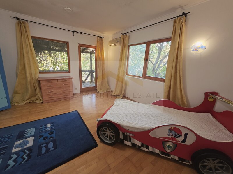 Resedinta exclusivista cu deschidere la Lacul Scrovistea.