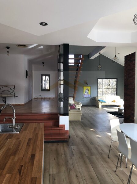 Resedinta exclusivista cu deschidere la Lacul Scrovistea.